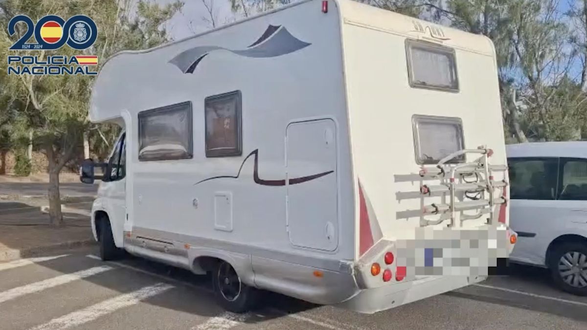 La autocaravana, en Costa Teguise.