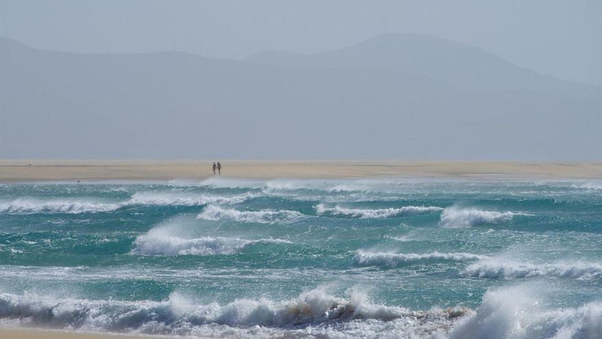 Temperaturas en ligero descenso y fuertes vientos para acabar la semana en Canarias