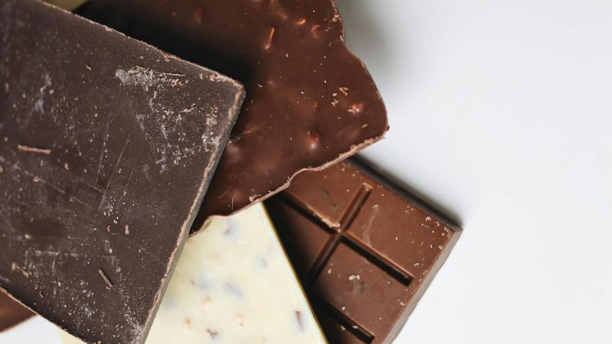 Le han aparecido manchas blancas al chocolate, ¿me lo puedo comer sin problema?