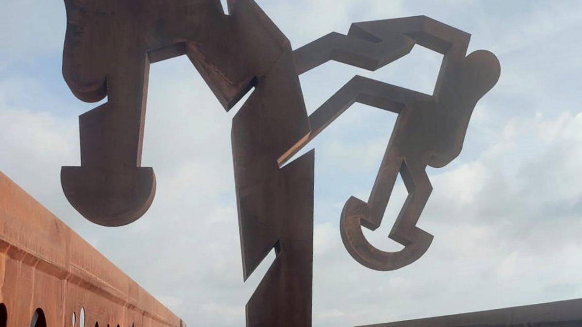 La escultura que homenajea a los valientes y bellos caballos de esta localidad palentina