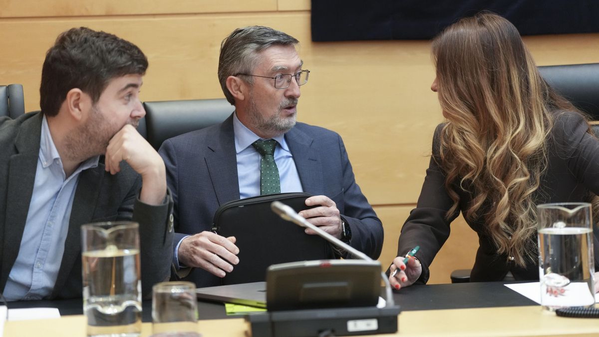 La Junta de Castilla y León insiste en culpar el peor verano de incendios a condiciones extremas y la oposición señala fallos estructurales y privatización