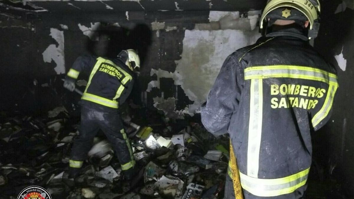 El MAS pierde la mayor parte de su biblioteca y 8 obras por valor de 50.000 euros en el incendio