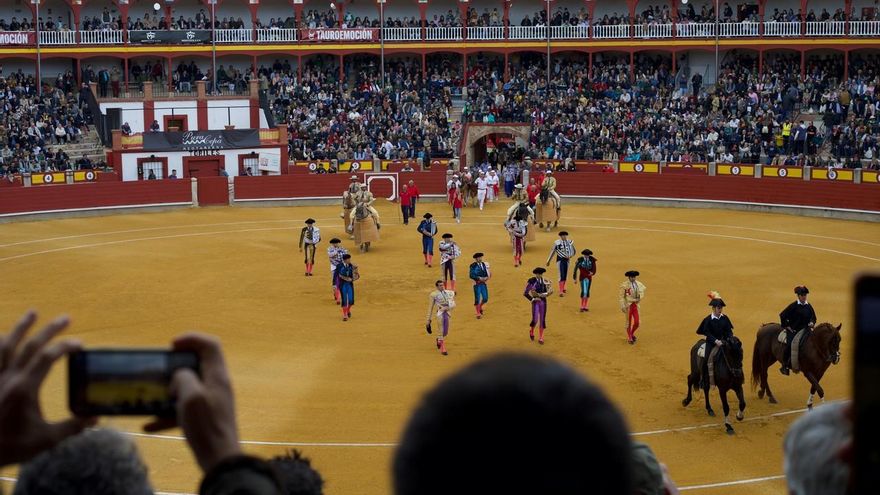 El PP y Vox se reservan 2.000 entradas gratuitas “protocolarias” en un festival taurino de Ciudad Real
