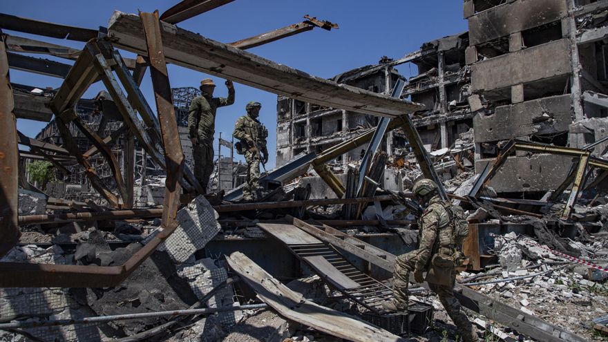Foto de archivo de la ciudad ucraniana de Mariúpol tras los bombardeos rusos. EFE/EPA/SERGEI ILNITSKY