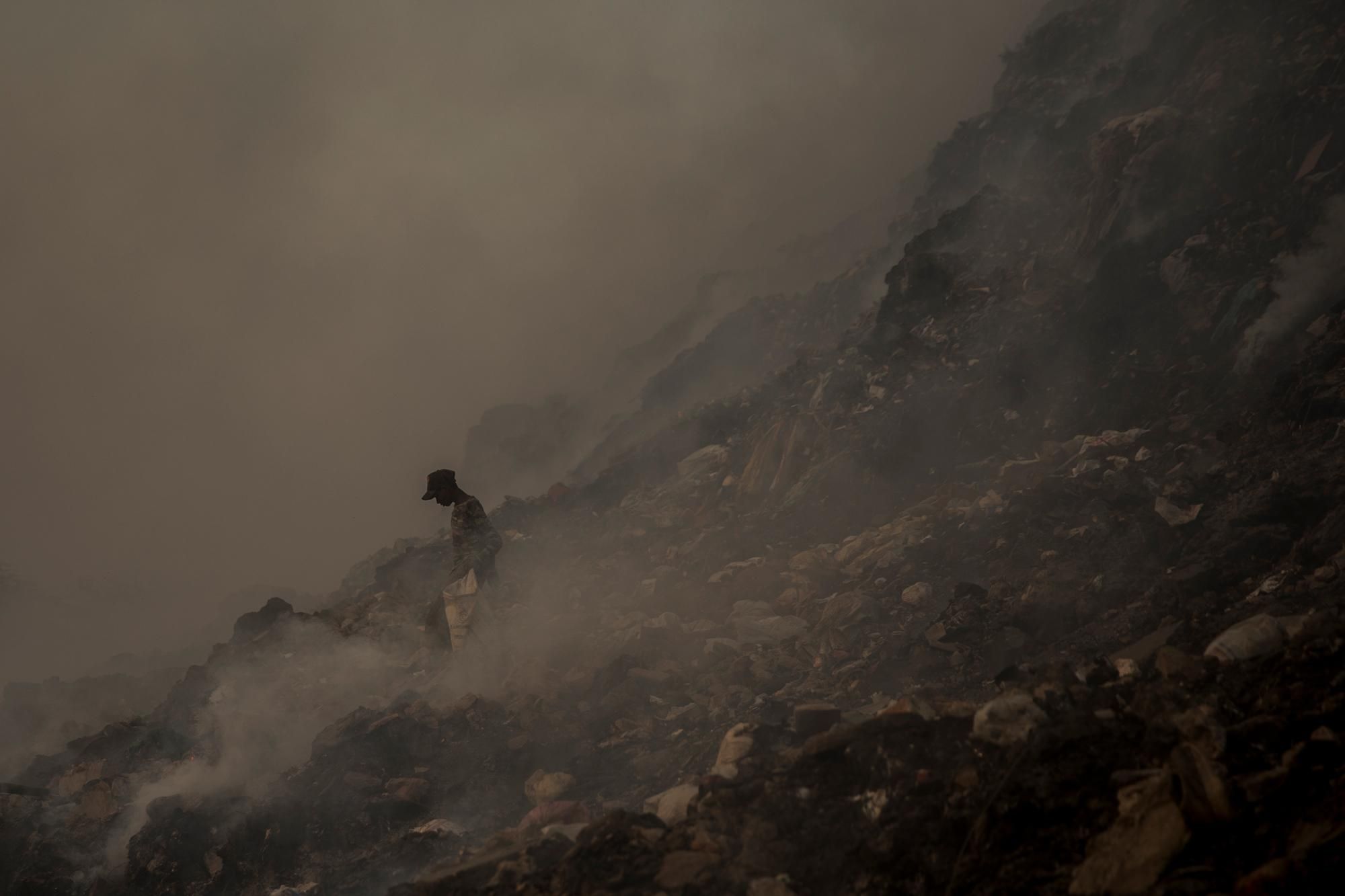 VERTEDEROS, MONTAÑAS Y PÁJAROS