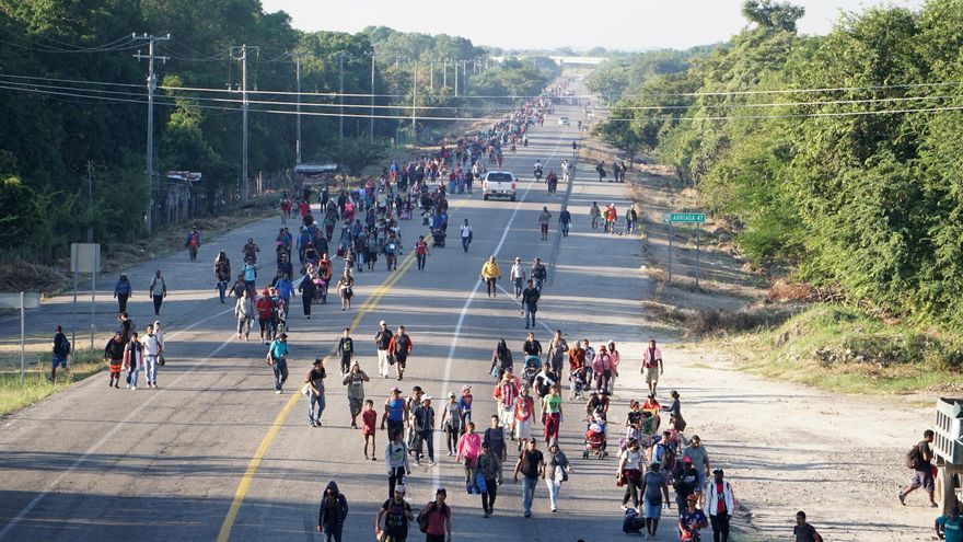 La caravana migrante fija su ruta hacia la frontera norte mexicana
