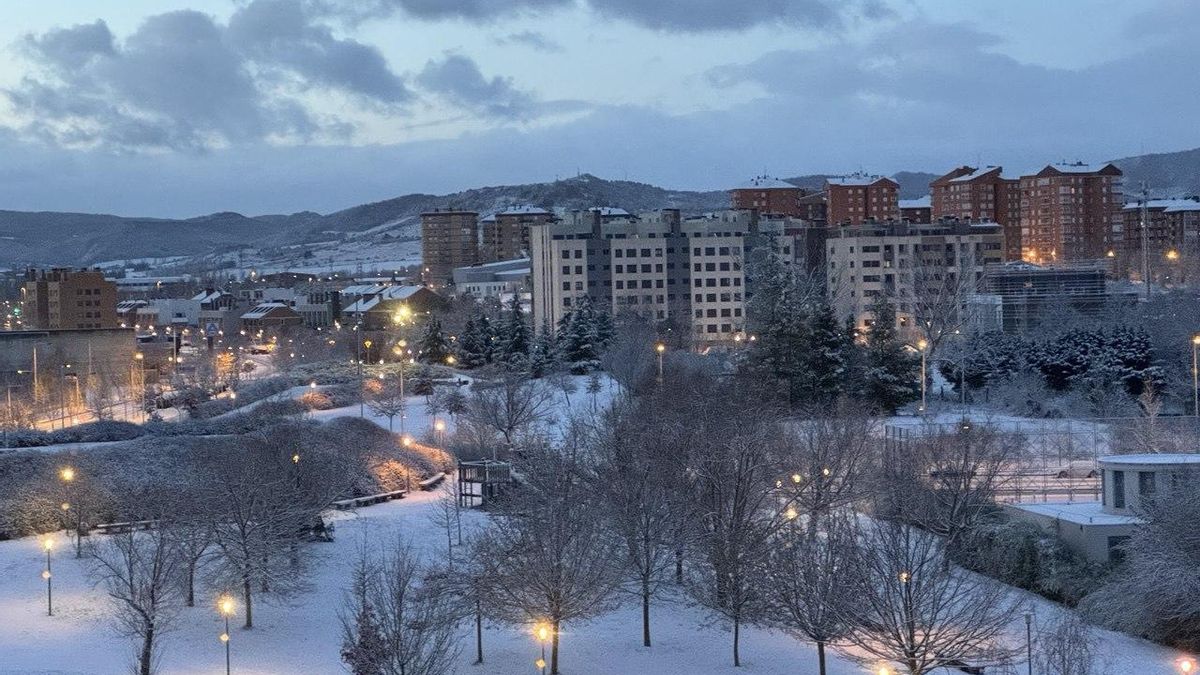Los Reyes Magos regalan a Euskadi una postal nevada, aunque con importantes incidencias en carreteras
