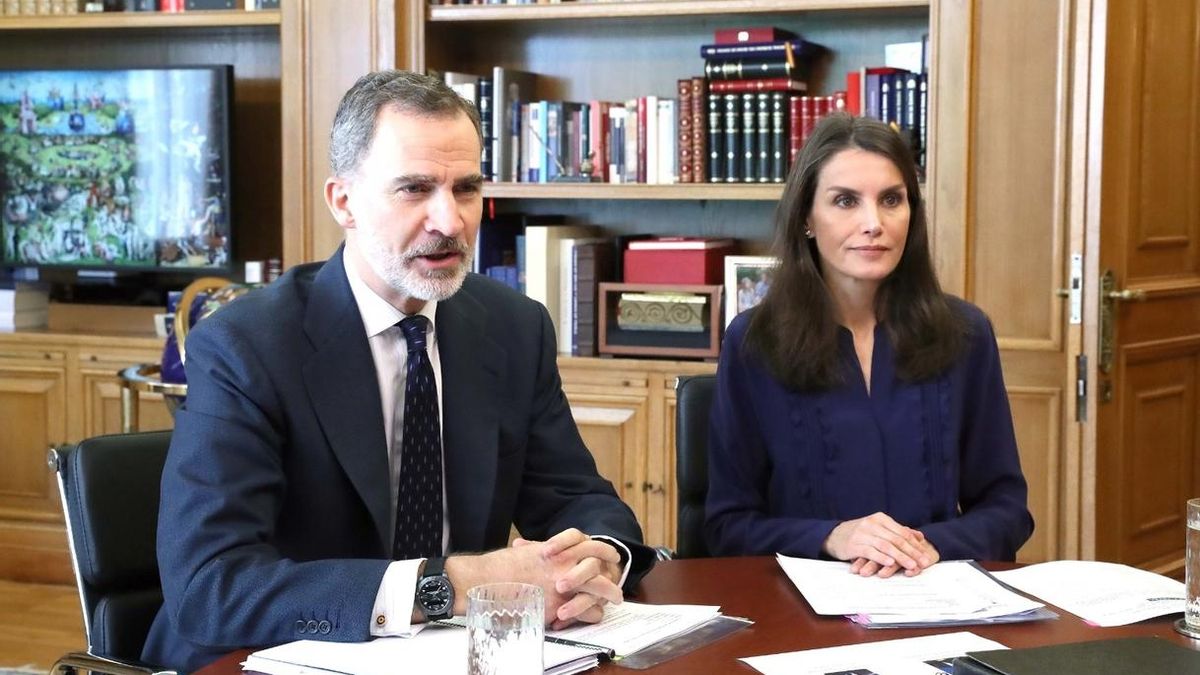El Gobierno esgrime la nula preocupación por la Monarquía en el CIS para subrayar que la Corona está siendo valorada