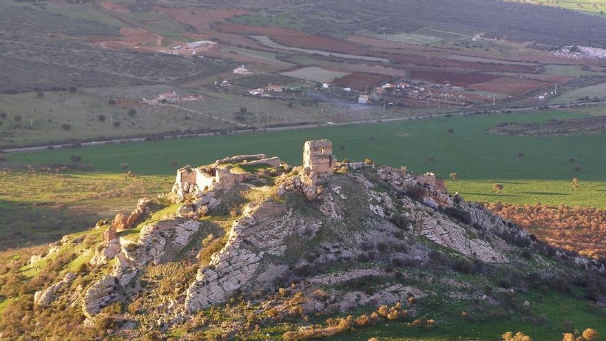 Restos del castillo de Salvatierra, sede de la Orden de Calatrava en el siglo XIII