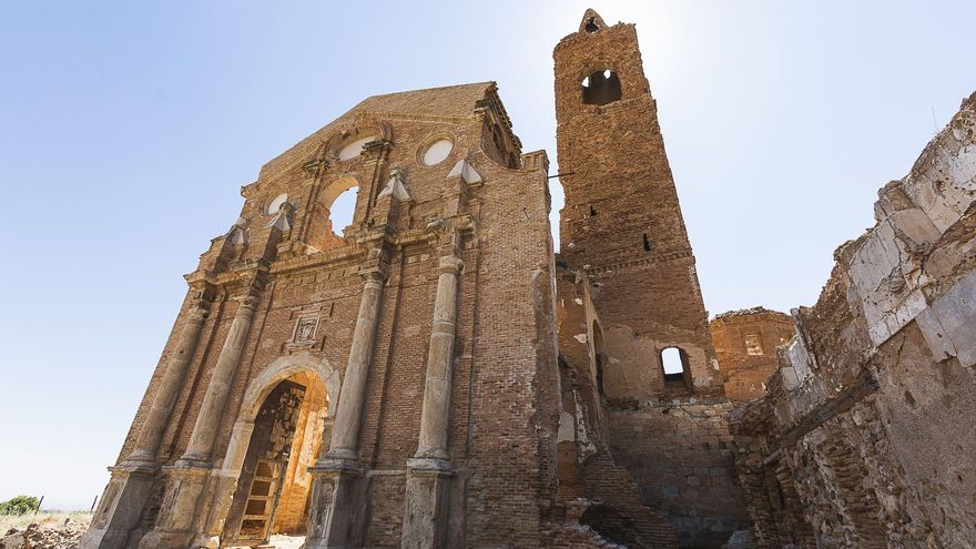 Viaje al pueblo en el que han rodado Terry Gilliam, Villaronga o Schwarzenegger