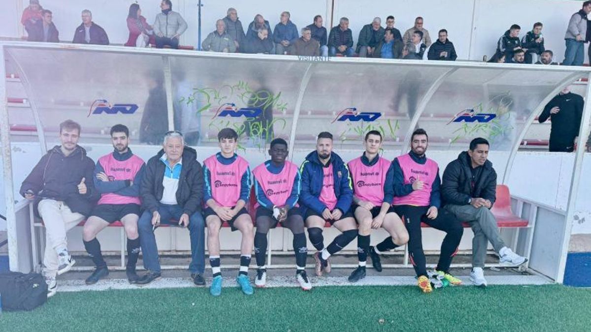 "¿Tú en qué idioma hablas?": el equipo de fútbol de Villamalea denuncia comportamientos "racistas" del árbitro