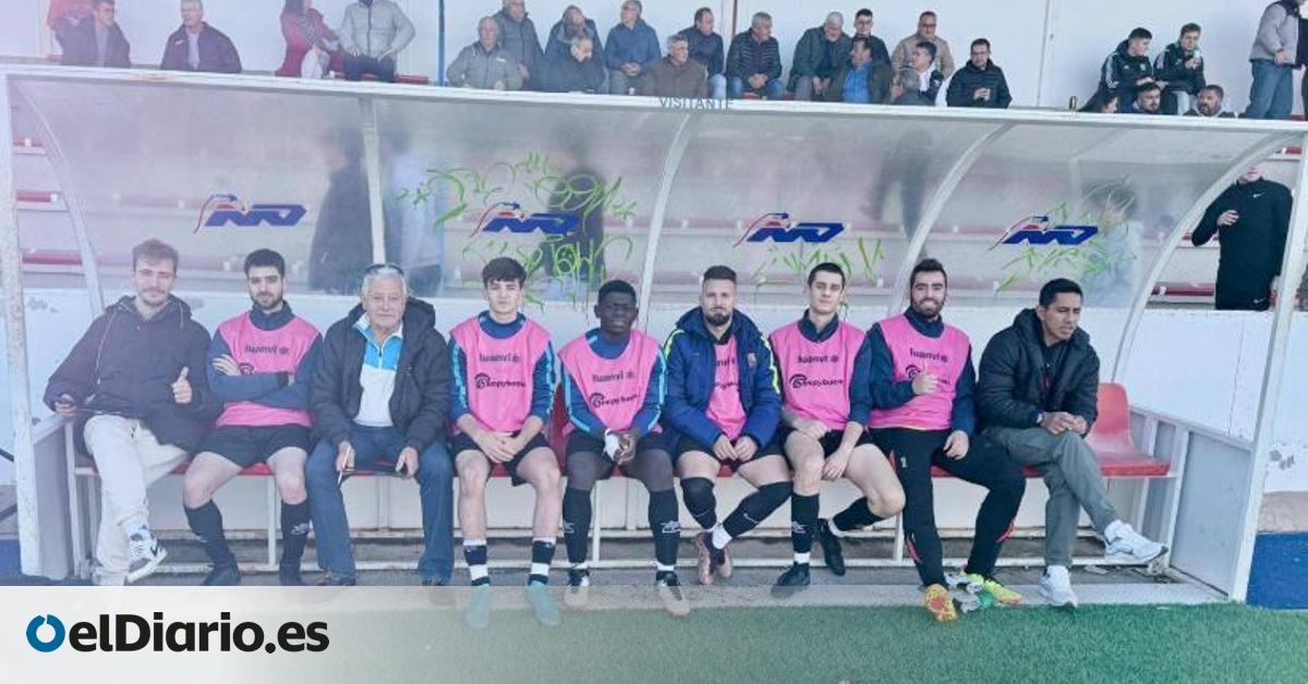 ¿Tú en qué idioma hablas? : el equipo de fútbol de Villamalea denuncia comportamientos racistas del árbitro