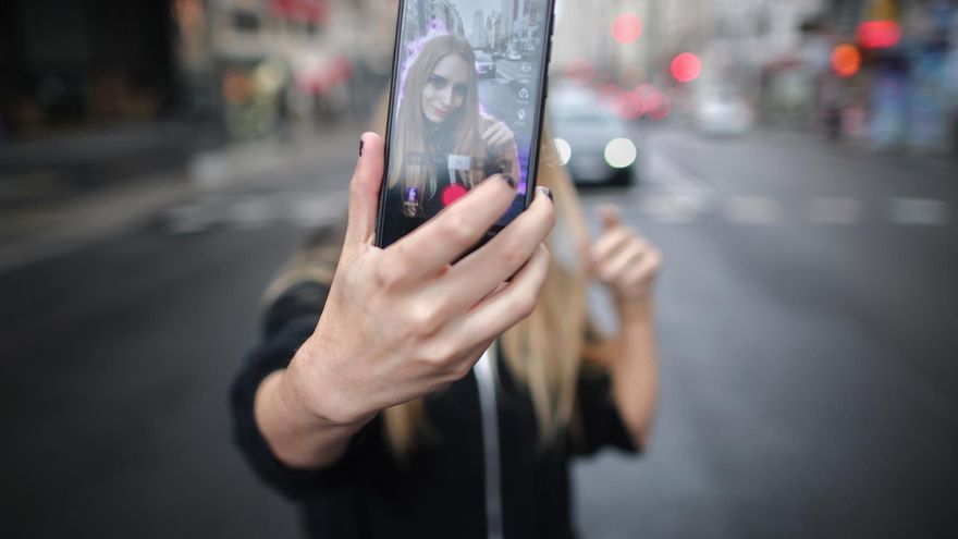 Canarias abordará la prohibición del uso de móviles en colegios