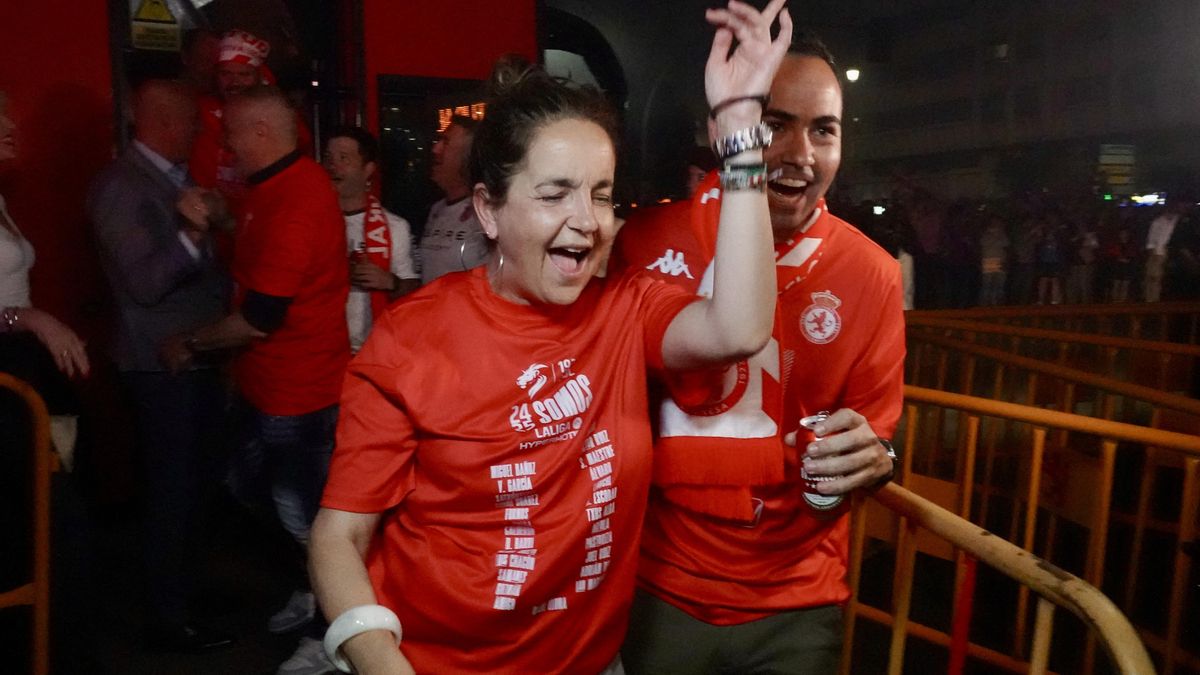 Celebración del ascenso de la Cultural a Segunda en Guzmán.
