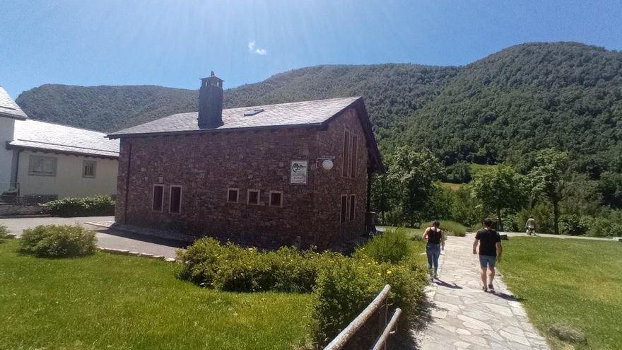 Sale a concurso el alquiler del albergue municipal de Caboalles de Arriba en la comarca de Laciana