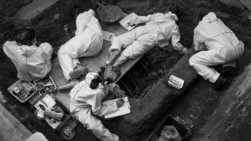 'Punto Ciego': el viaje fotográfico de Santi Donaire a las fosas del franquismo en Paterna