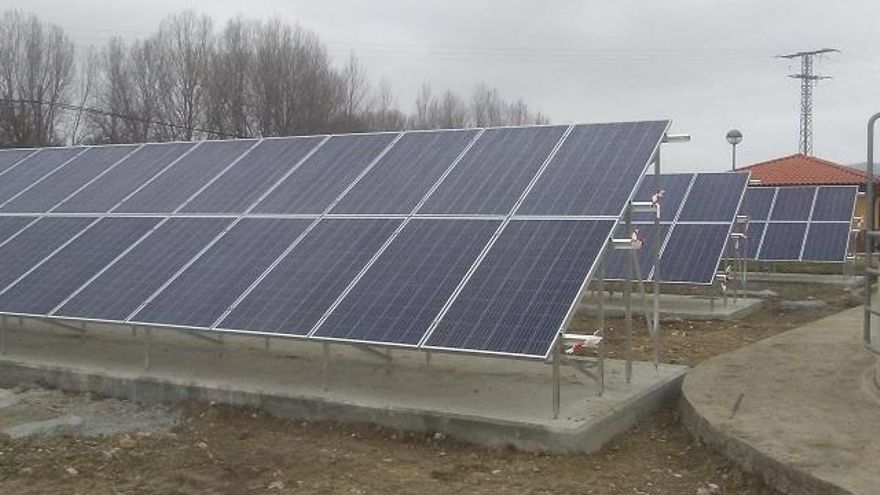 Otra de cal y de arena para las renovables: visto bueno a un parque fotovoltaico en Álava y veto a un eólico en Balmaseda