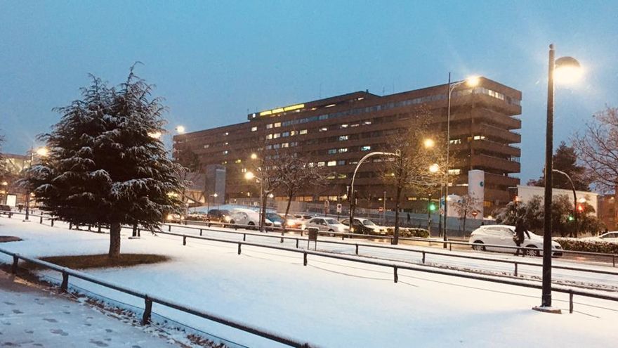 Hospital de Albacete cubierto de nieve tras el paso de la borrasca Filomena