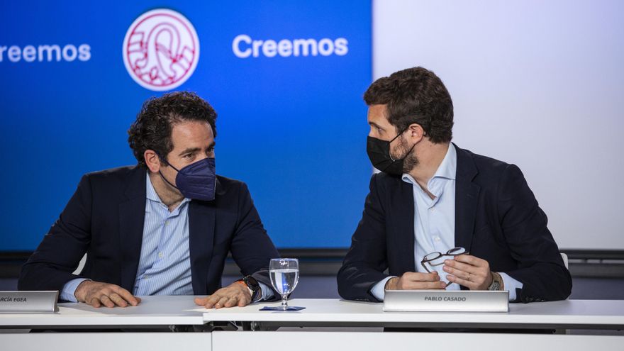 El secretario general del PP, Teodoro García Egea, y el presidente del PP, Pablo Casado, antes de comenzar la reunión del Comité de Dirección del PP, en el Real Colegio Mª Cristina, a 8 de julio de 2021, en San Lorenzo de El Escorial (Madrid).