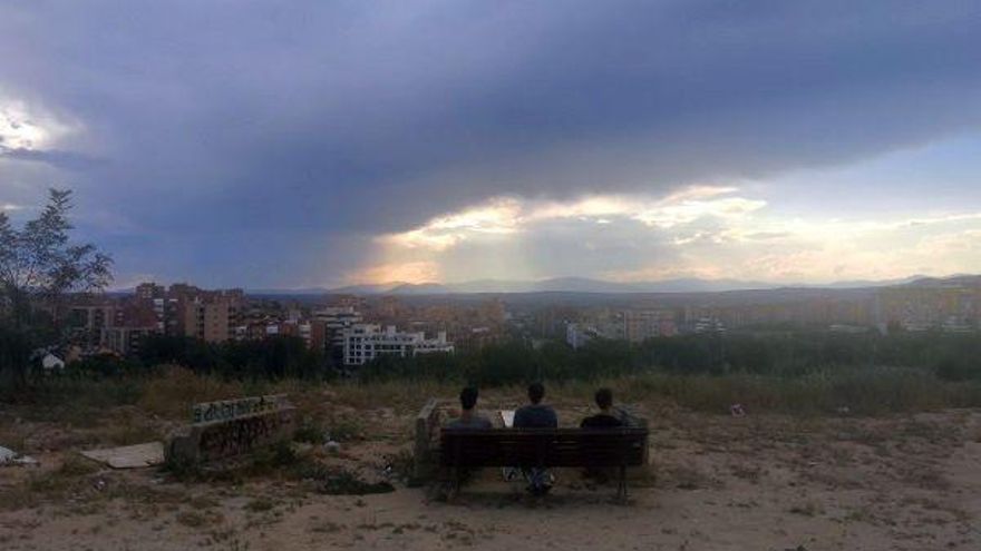 Otras formas de mirar la ciudad en verano: poner los pies donde va el culo y el culo donde van los pies