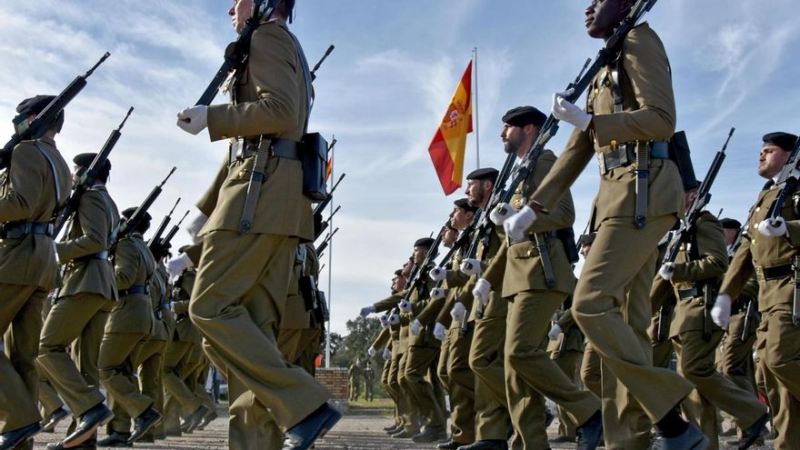 "Más de 400 personas" de medio centenar de colectivos rechazan celebrar el Día de las Fuerzas Armadas en Canarias