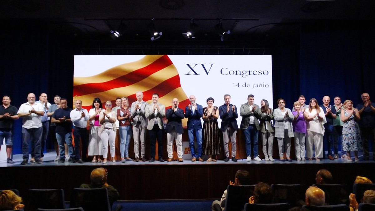 La nueva ejecutiva del PAR, con su presidente Alberto Izquierdo en el centro, en el Congreso de este sábado.