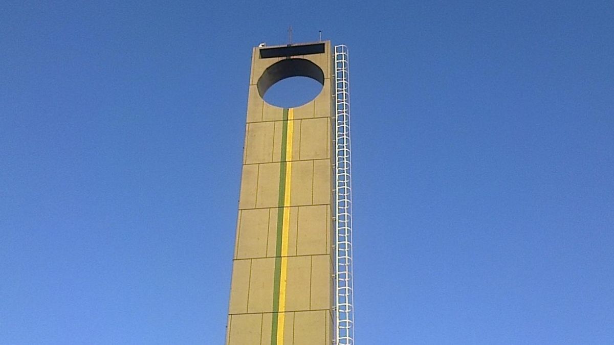 Esta estructura de hormigón enmarca la salida del sol en los equinoccios