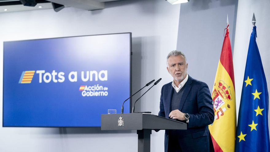 Archivo - El ministro de Política Territorial y Memoria Democrática, Ángel Víctor Torres, ofrece una rueda de prensa tras la reunión del Comité de crisis para el seguimiento de los efectos de la DANA, en el Palacio de la Moncloa, a 10 de noviembre de 2024