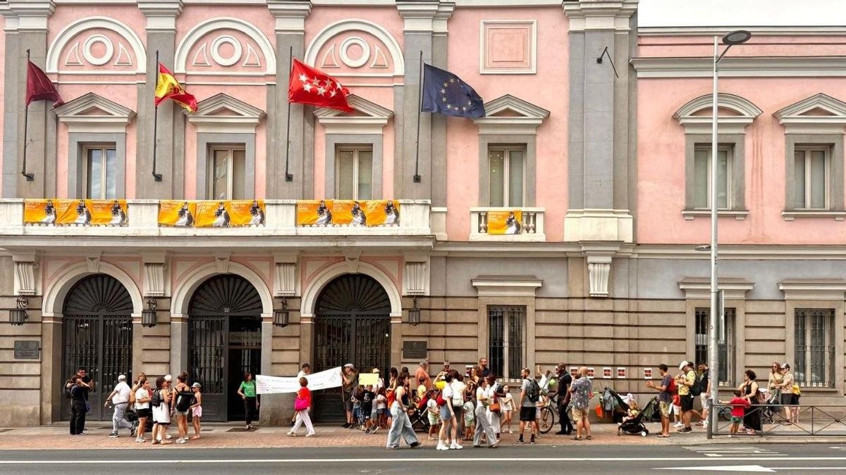 Familias del Ignacio Zuloaga consiguen  que la junta de Tetuán se comprometa con la adaptación climática del colegio