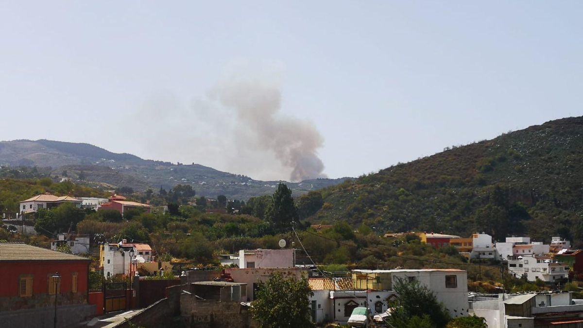 El incendio en Valleseco, visto desde diferentes partes de la Isla
