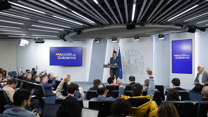 El presidente del Gobierno, Pedro Sánchez, durante su comparecencia este viernes, tras finalizar la reunión del Consejo de Ministros extraordinario en la Moncloa.