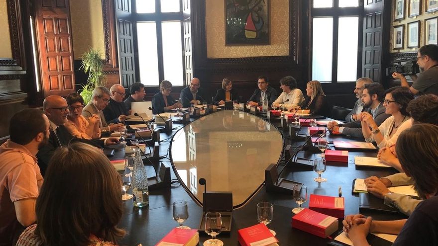 Forcadell convoca formalmente el pleno del martes en el que comparecerá Puigdemont