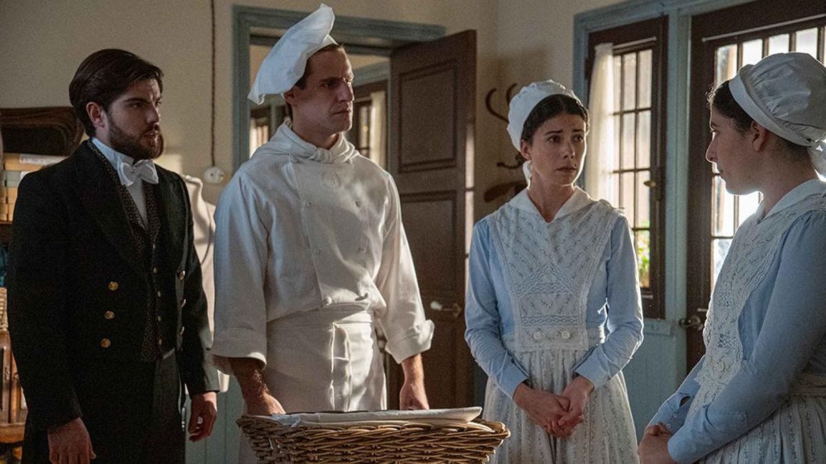 'La Promesa': Los investigadores preguntan a los más veteranos sobre pasadizos secretos