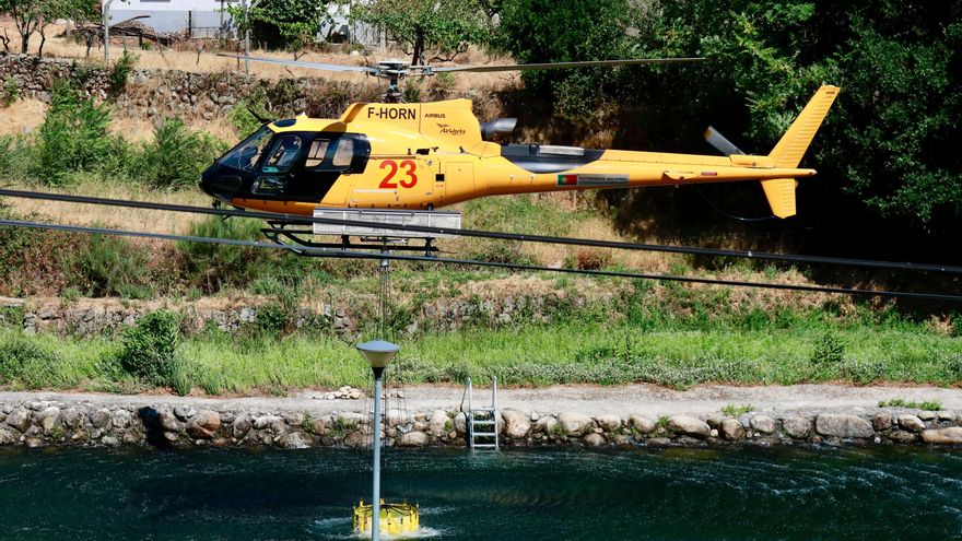 El incendio que saltó de Galicia a Portugal quema los alrededores de un pueblo sin afectar a las casas