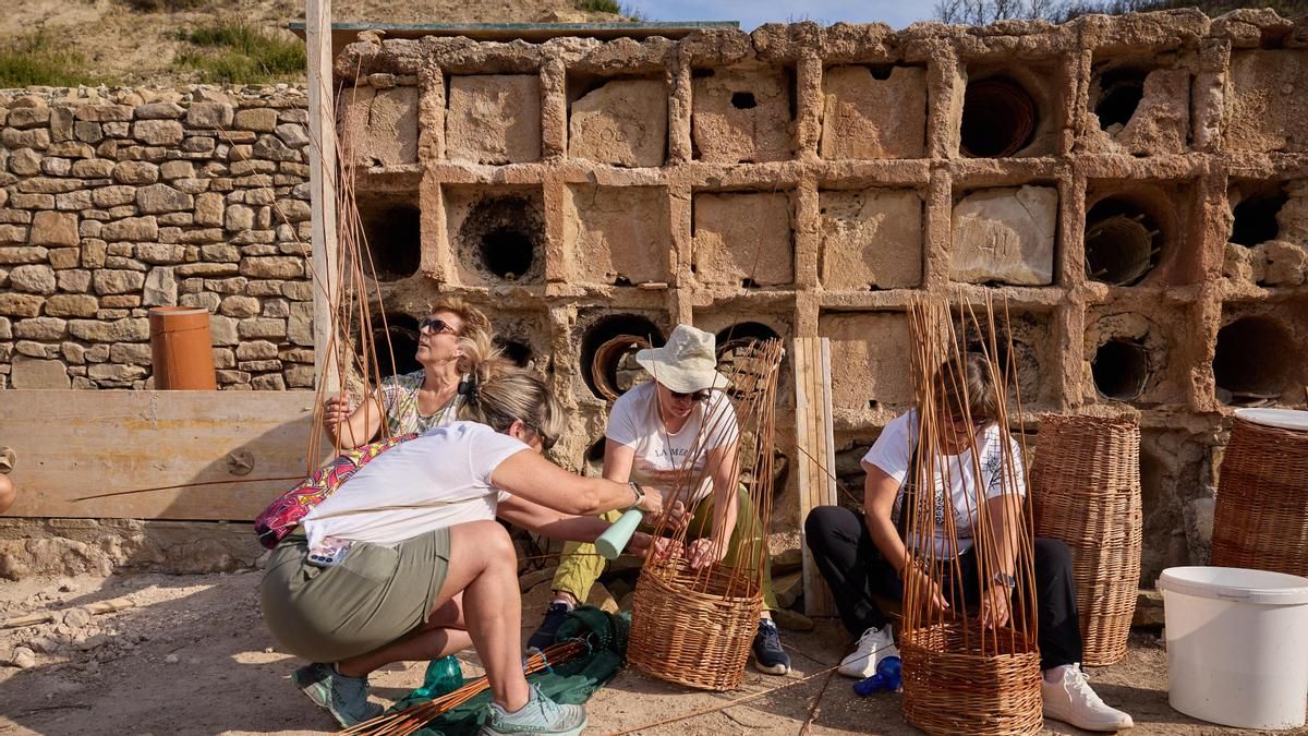 Un pueblo navarro recupera una abejera de 100 panales del siglo XVIII