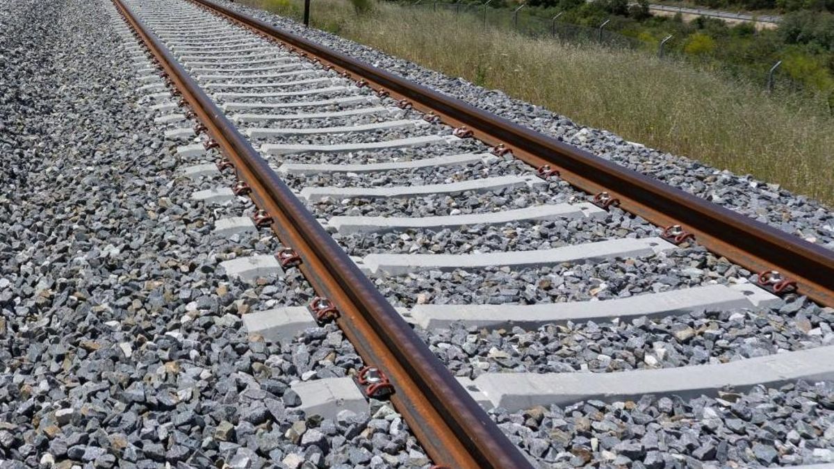 Fallece atropellado por un tren mientras trabajaba en las vías en Socuéllamos