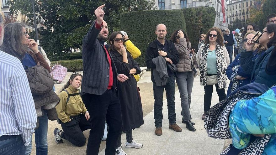 Historiadores organizan visitas guiadas en Madrid para ayudar a los afectados por la DANA: "La gente acaba emocionada"