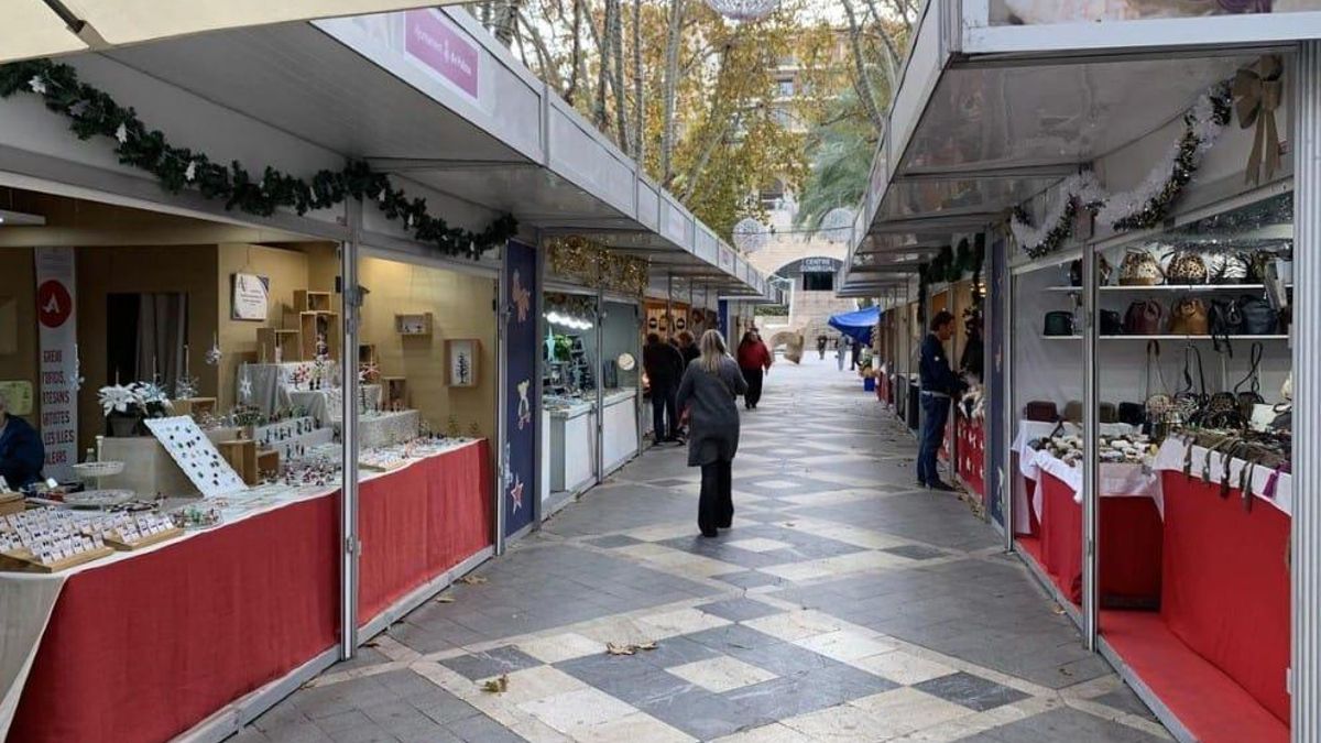 Mercadillo navideño instalado en las Ramblas de Palma