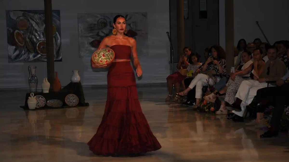 Desfile de los alumnos de Moda del IES Guadalquivir en el Teatro Cómico.