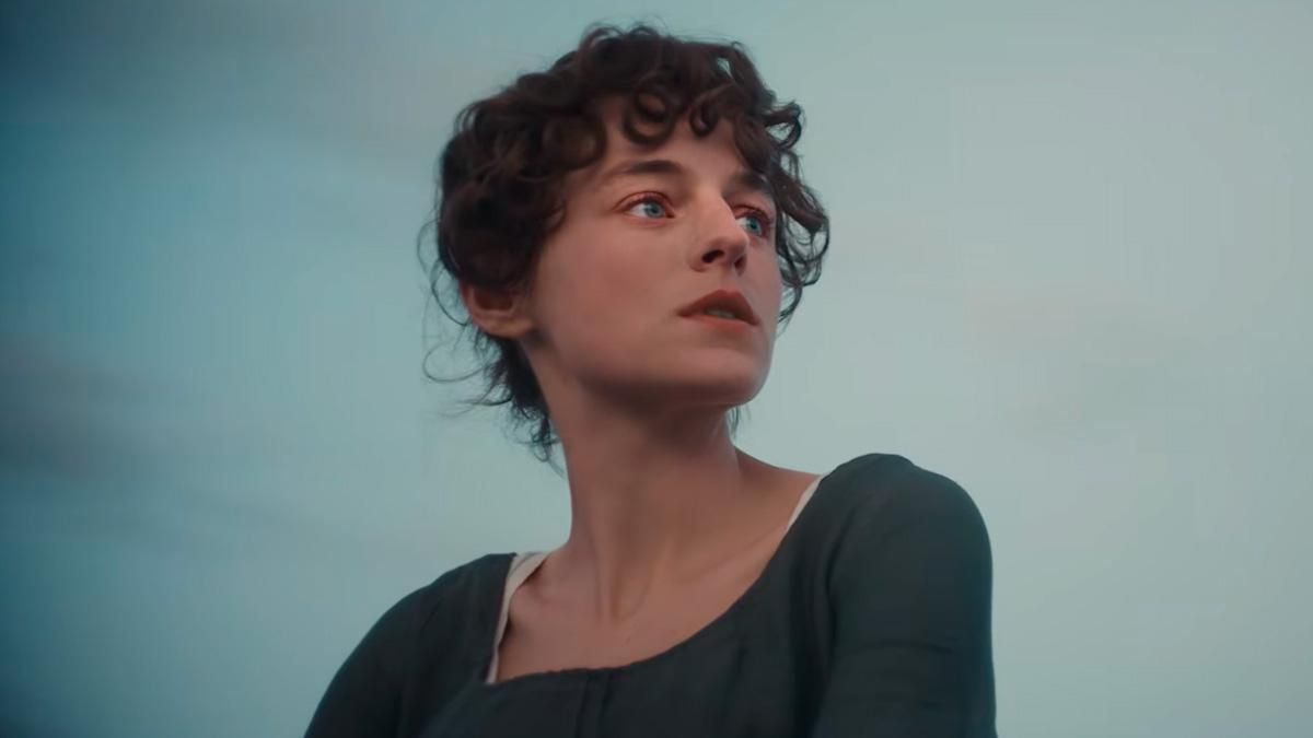 Netflix lanza las primeras imágenes y aproxima el estreno de 'Orgullo y prejuicio', su serie con Emma Corrin y Jack Lowden