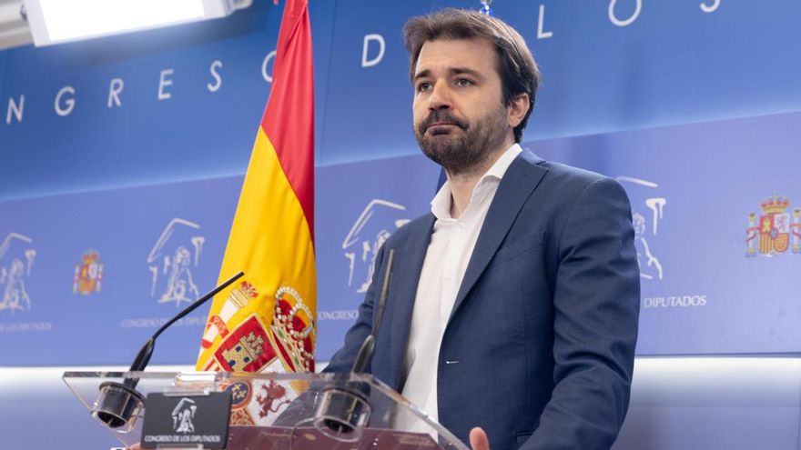 El diputado de Podemos Javier Sánchez Serna durante una rueda de prensa anterior a la Junta de Portavoces, en el Congreso de los Diputados, a 28 de mayo de 2024, en Madrid (España)
