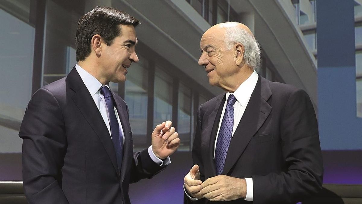 Carlos Torres, próximo presidente de BBVA, y Francisco González, su predecesor.