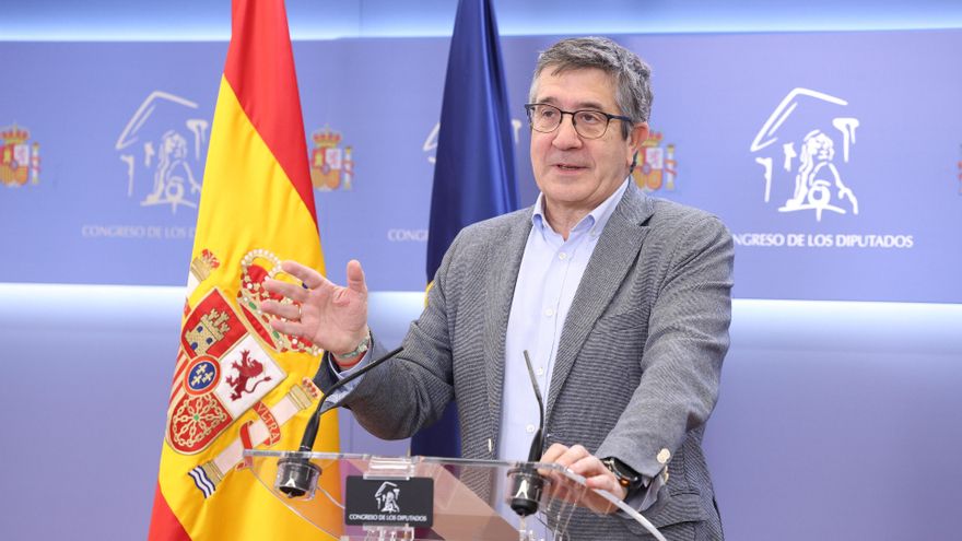 El portavoz del PSOE en el Congreso, Patxi López, durante una rueda de prensa posterior a la Junta de Portavoces, en el Congreso de los Diputados, a 27 de mayo de 2025, en Madrid (España).