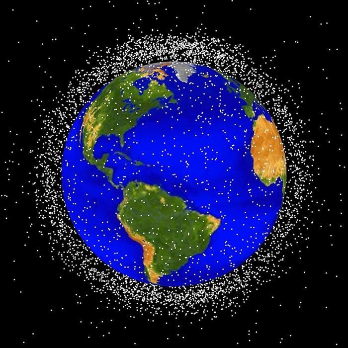 La basura espacial ubicada en la órbita baja terrestre (LEO), la más congestionada.