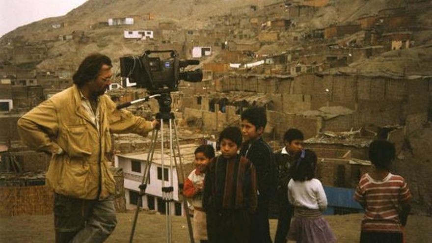 Manuel Ovalle, el cámara que quiso grabar a Tejero y logró que los muertos se enterraran con dignidad en Haití