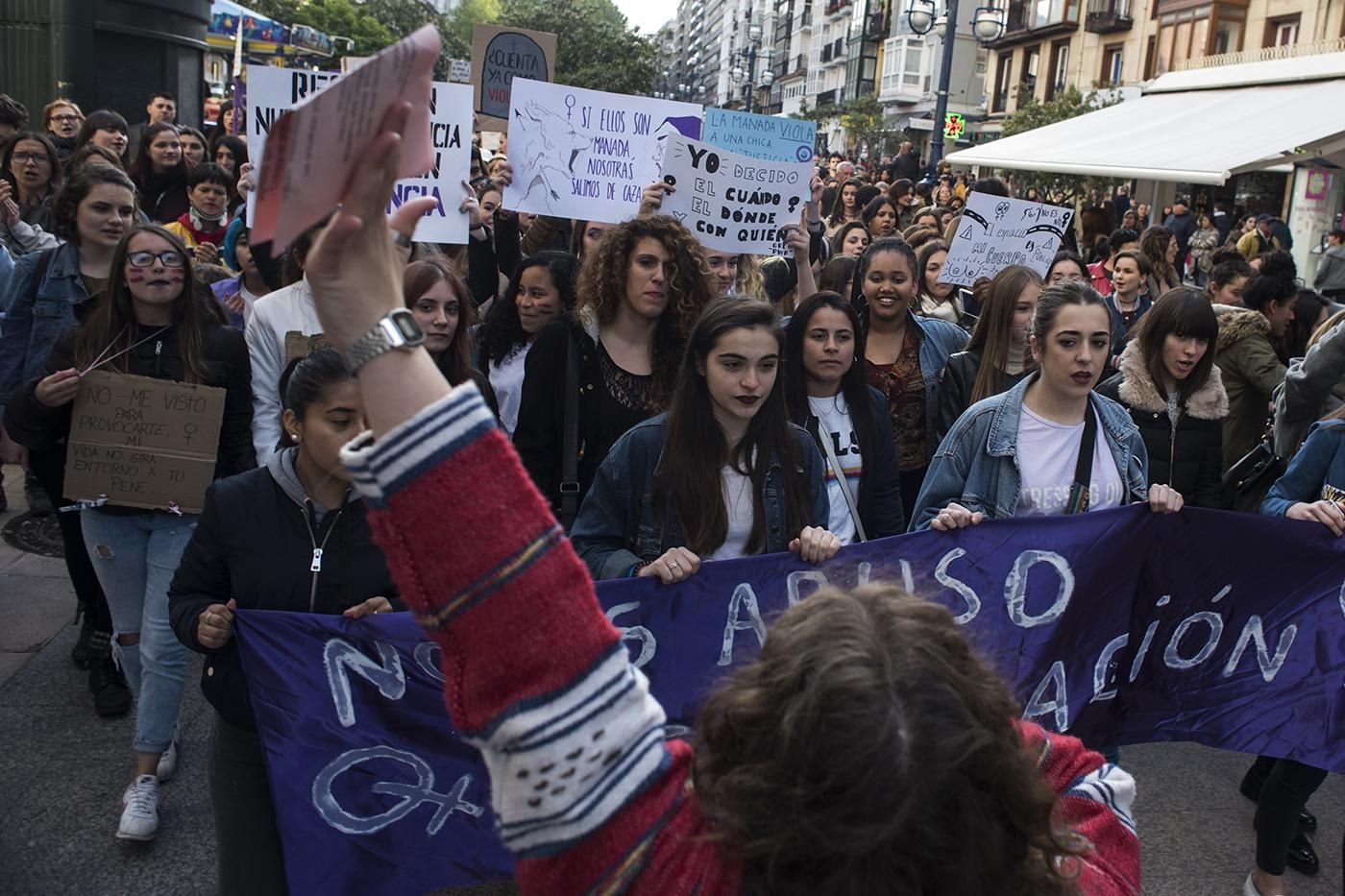 Manifestación feminista contra la sentencia de 'la Manada' en Santander. | JOAQUÍN GÓMEZ SASTRE
