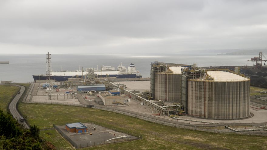 Buque metanero argelino rescata a 30 inmigrantes náufragos frente a las costas de Cerdeña