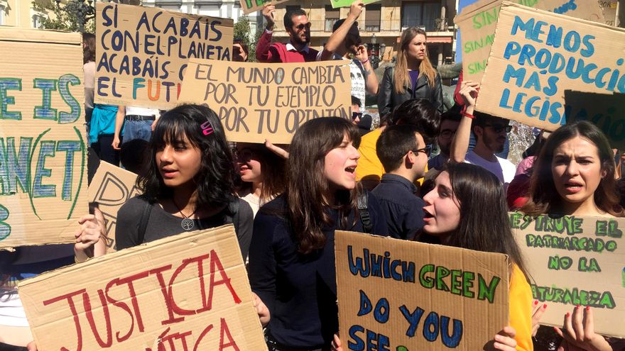 La juventud valenciana se preocupa por el trabajo, las desigualdades, la vivienda y el cambio climático, pero no ve soluciones en la política