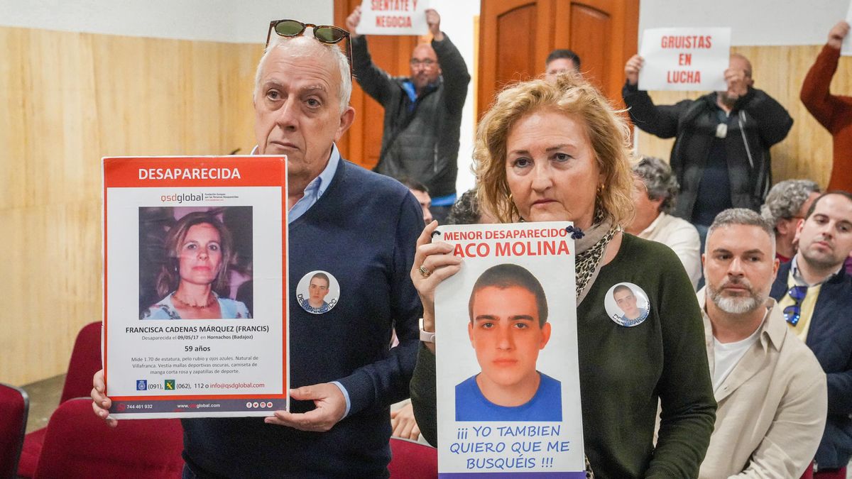 Familiares de personas desaparecidas, en el Pleno del Ayuntamiento de Córdoba