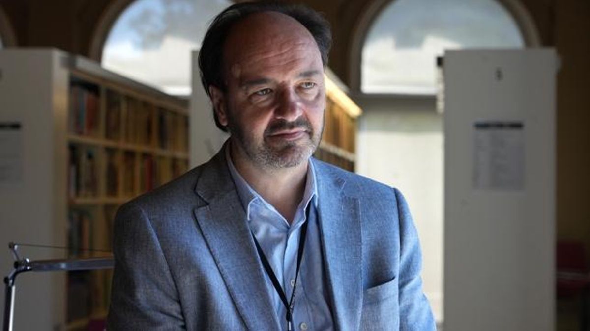 El director del MNAC, Pepe Serra, en la biblioteca del museo
